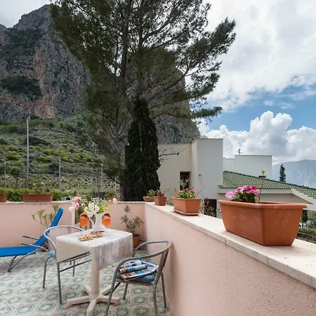 Il Carrubo B&B 산비토로카포